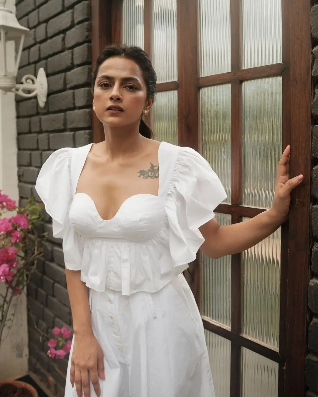 South Indian Actress Shraddha Srinath In White Gown